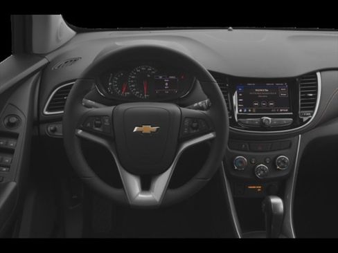 Used 2022 Chevrolet Trax LT w/ LT Convenience Package image 4