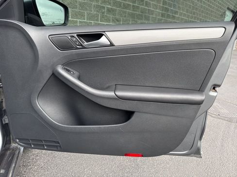 Used 2017 Volkswagen Jetta SE image 32