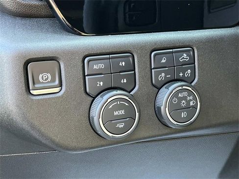 Used 2024 Chevrolet Silverado 2500 LTZ image 31