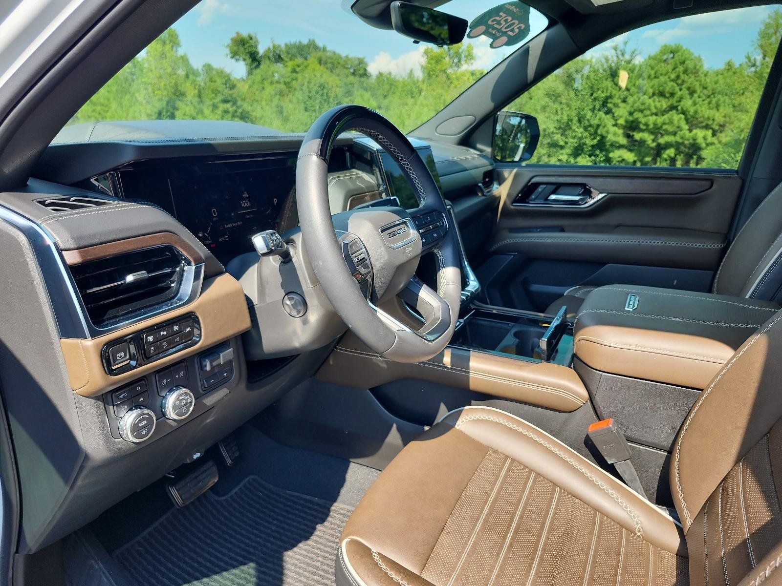 Certified 2025 GMC Yukon Denali Ultimate AWD/4WD image 18