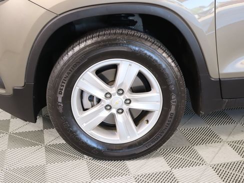 Used 2022 Chevrolet Trax LT w/ Driver Confidence Package AWD/4WD image 16