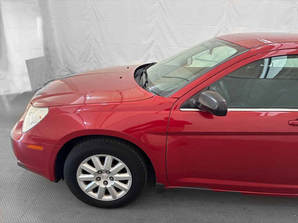 Used 2010 Chrysler Sebring Touring FWD image 3