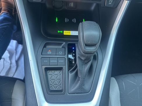 Used 2025 Toyota RAV4 XLE w/ Convenience Package image 20