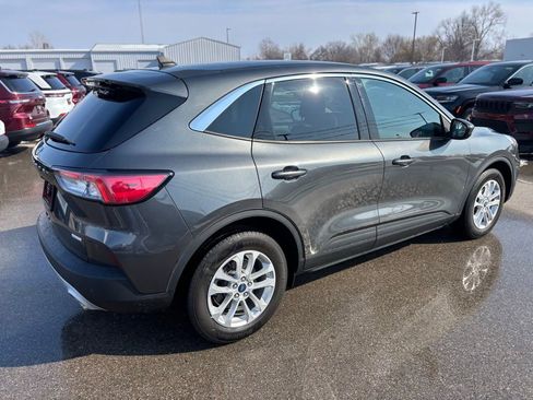 Used 2020 Ford Escape SE image 4