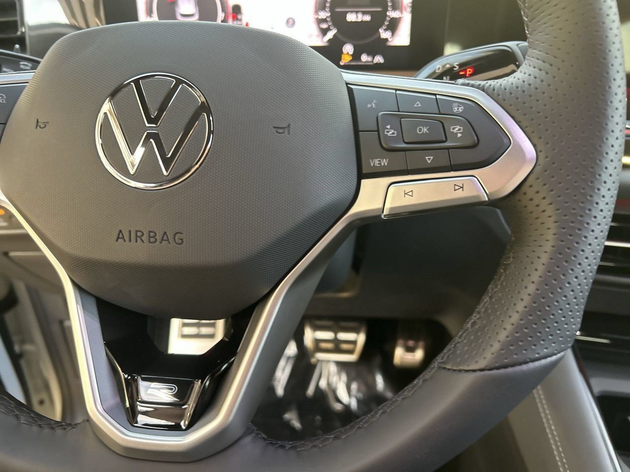 New 2026 Volkswagen Tiguan SEL R-Line AWD/4WD image 21