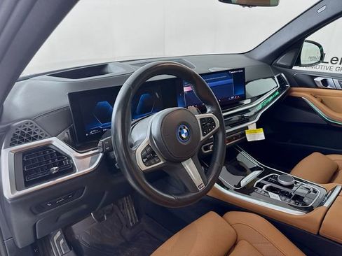 Used 2025 BMW X5 xDrive50e w/ M Sport Package image 9