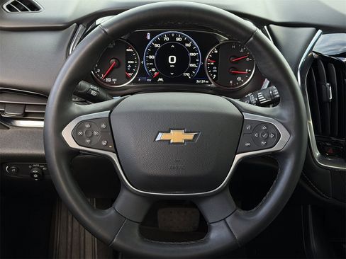 Used 2023 Chevrolet Traverse Premier image 13