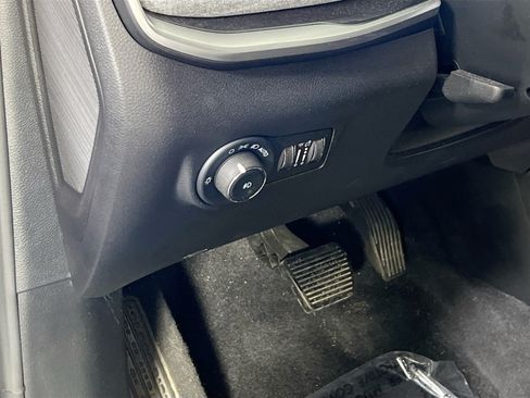 Used 2023 Jeep Compass Latitude AWD/4WD image 10