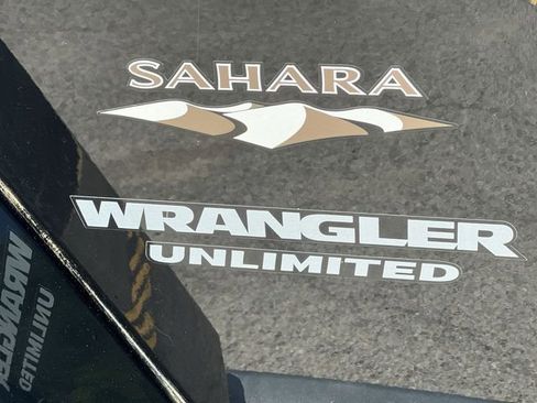 Used 2016 Jeep Wrangler Unlimited Sahara w/ Connectivity Group AWD/4WD image 19