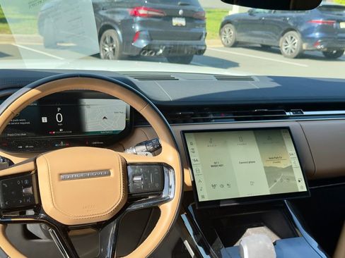 Used 2025 Land Rover Range Rover Sport Dynamic SE image 10