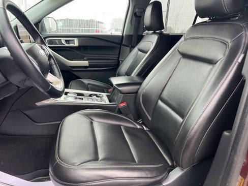 Certified 2022 Ford Explorer XLT w/ Equipment Group 202A image 23
