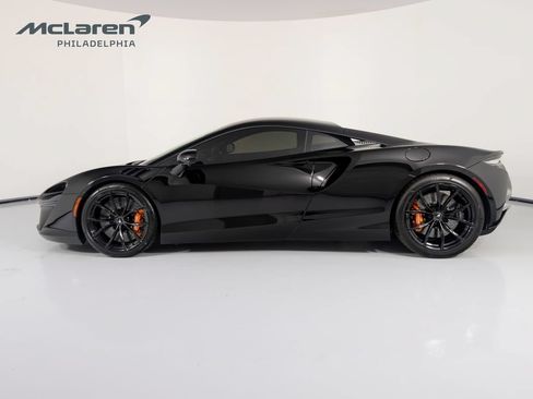 Used 2023 McLaren Artura RWD image 2