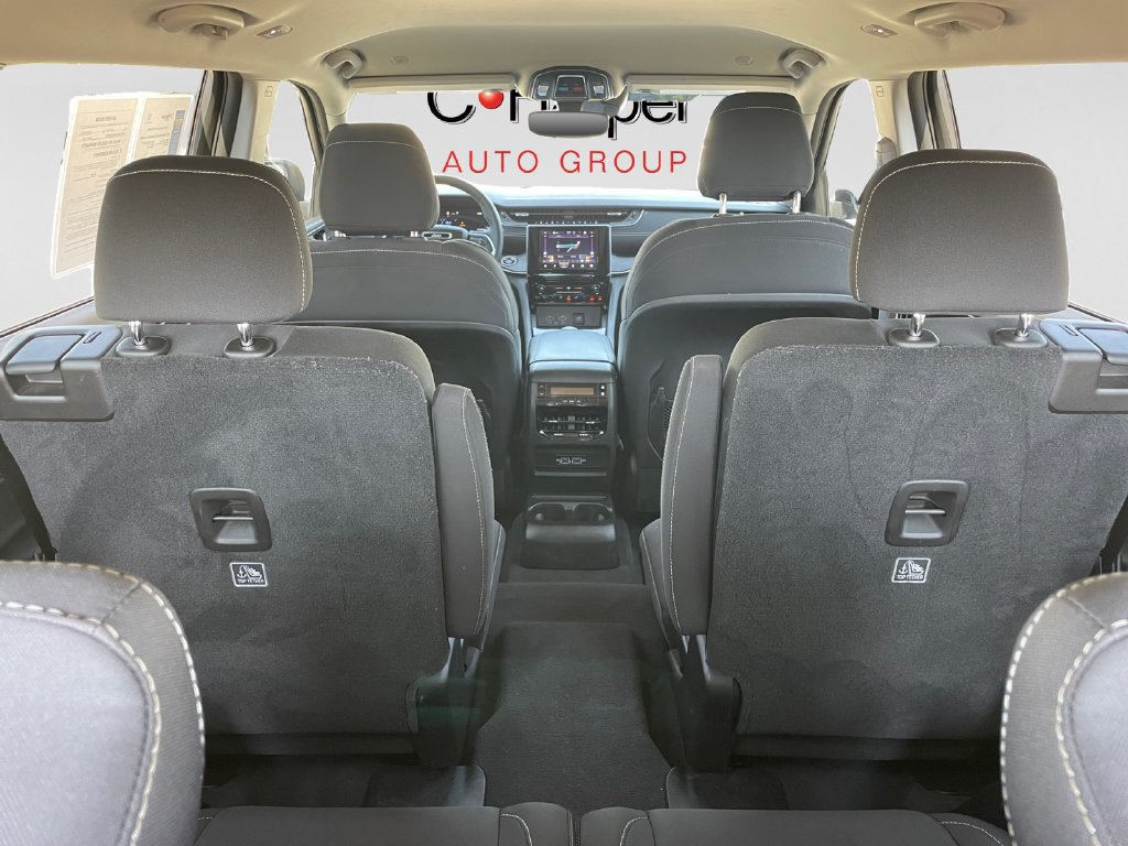 Used 2023 Jeep Grand Cherokee L Laredo AWD/4WD image 33