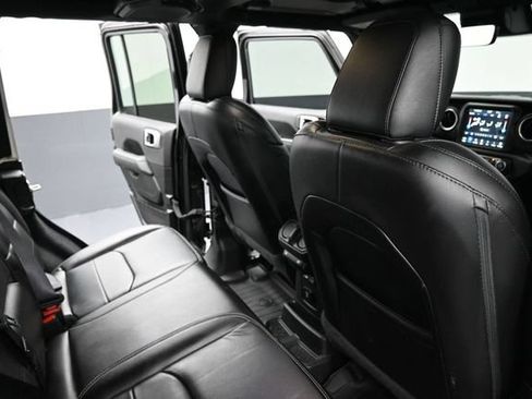 Used 2022 Jeep Wrangler Unlimited Sahara w/ Cold Weather Group AWD/4WD image 14