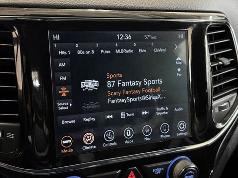 Certified 2022 Jeep Grand Cherokee Laredo X image 28