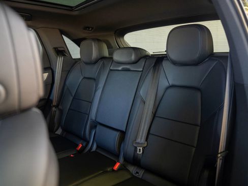 New 2026 Porsche Cayenne Base image 28