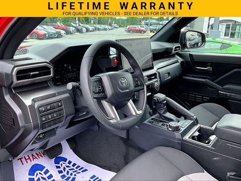 Used 2025 Toyota Tacoma TRD Off-Road AWD/4WD image 14