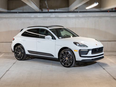 Certified 2026 Porsche Macan AWD/4WD image 9