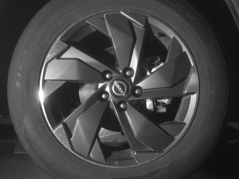 Used 2025 Nissan Rogue SV FWD image 16