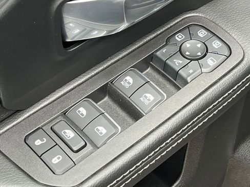 Used 2025 RAM 3500 Laramie image 27