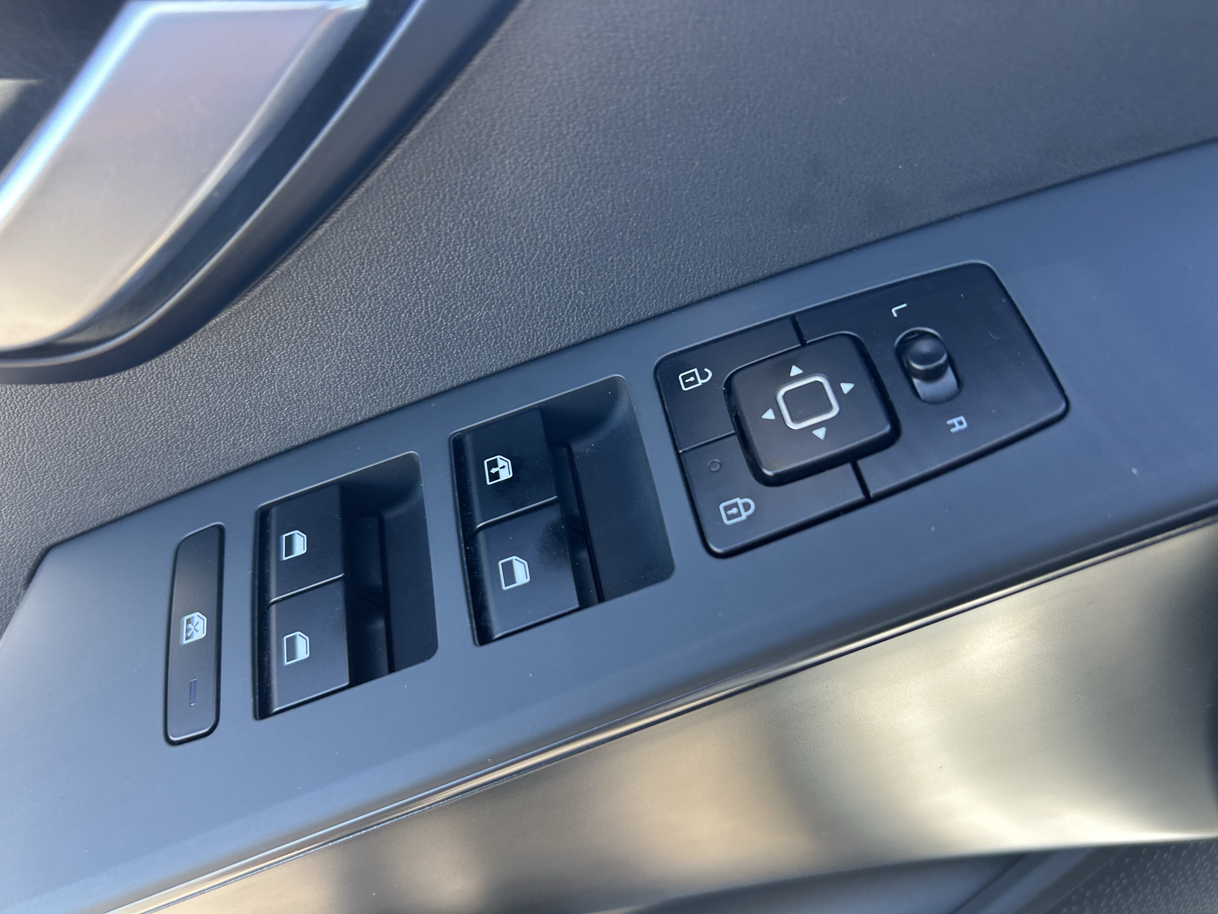 Certified 2025 Kia Niro LX FWD image 30