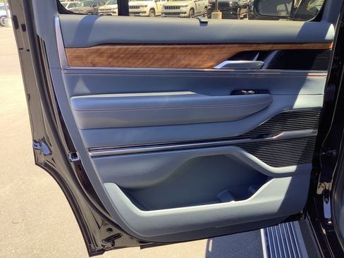 Used 2024 Jeep Grand Wagoneer Series III w/ Flexible Seating Group image 27