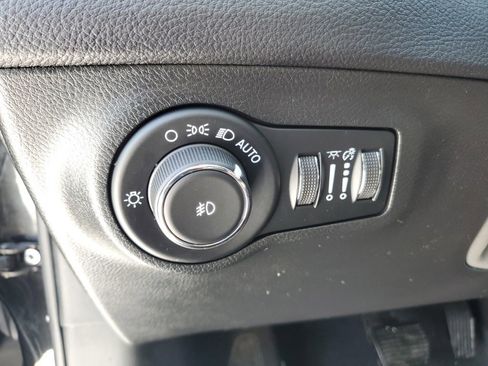 Used 2020 Jeep Compass Latitude image 11