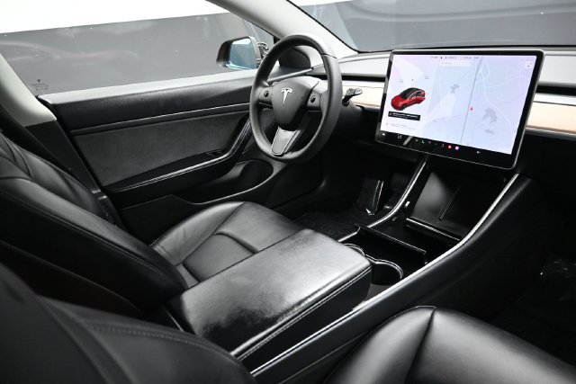 Used 2020 Tesla Model 3 Standard Range RWD image 13