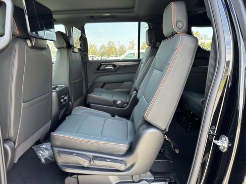 New 2026 GMC Yukon XL AT4 w/ AT4 Premium Plus Package AWD/4WD image 32