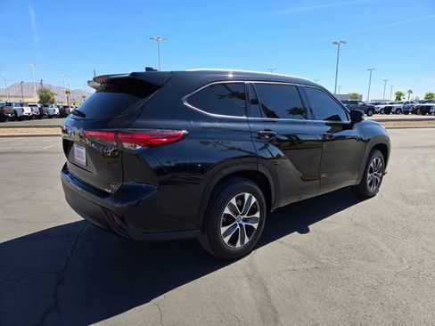 Used 2022 Toyota Highlander XLE image 4