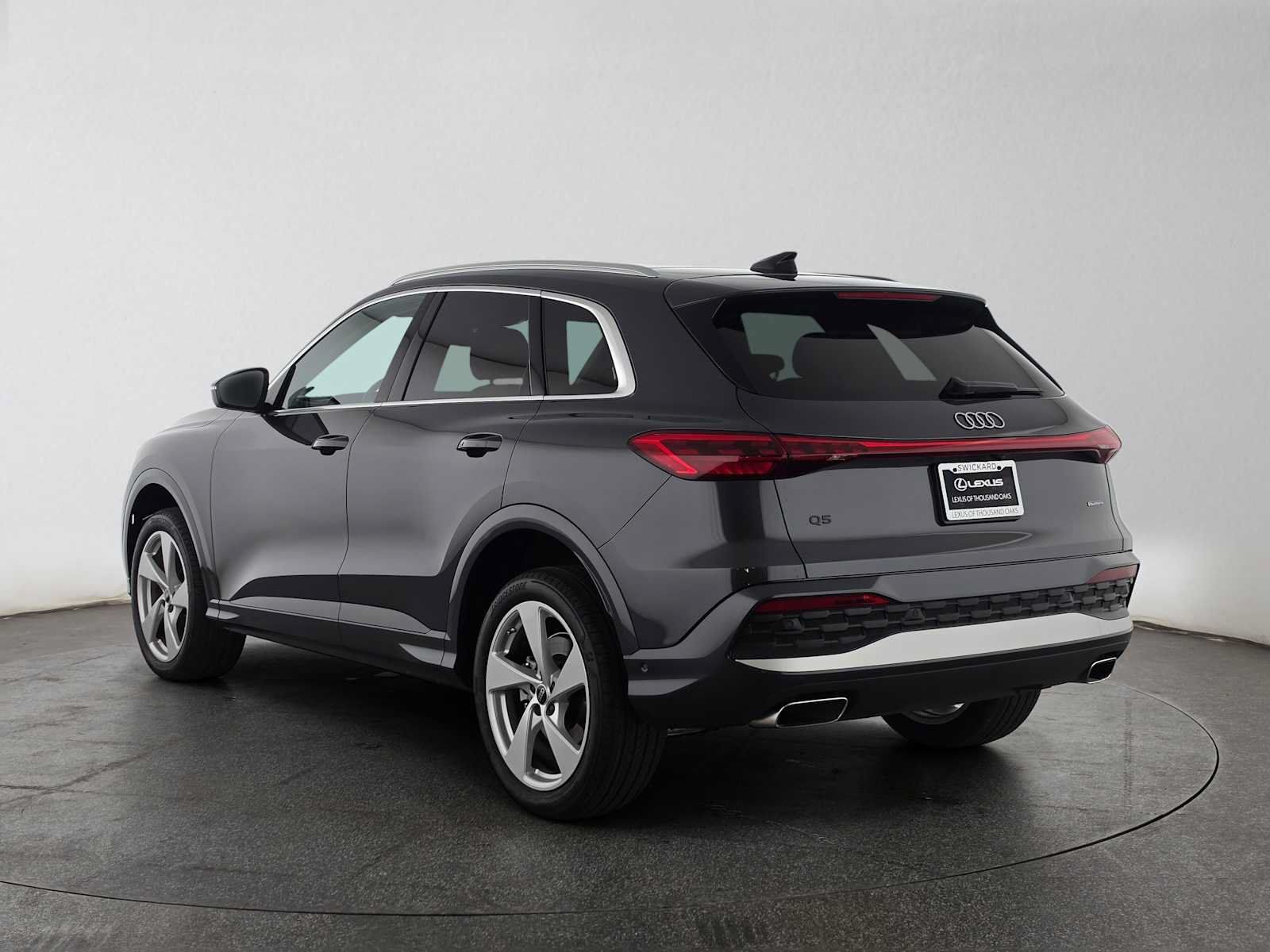 Used 2025 Audi Q5 Premium Plus w/ Premium Plus AWD/4WD image 5