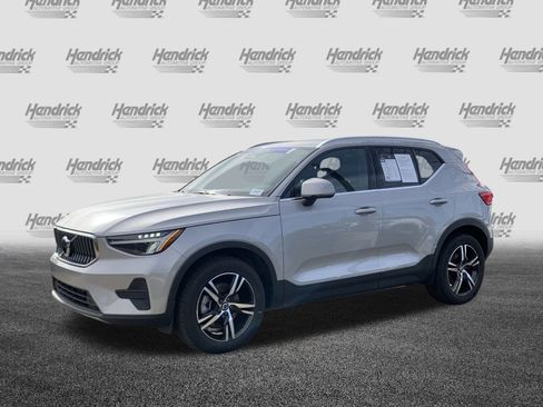 Used 2025 Volvo XC40 B5 Core image 5