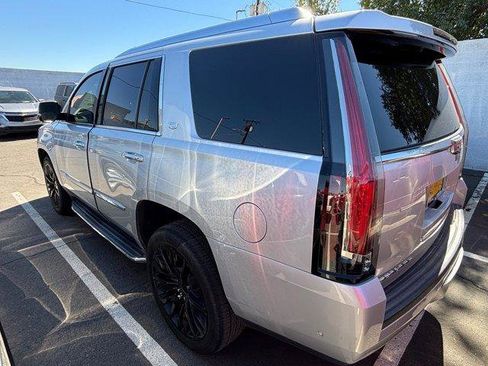 Used 2017 Cadillac Escalade Luxury image 3