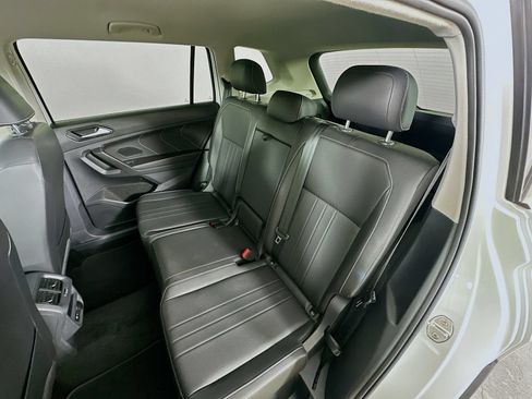 Used 2023 Volkswagen Tiguan SE AWD/4WD image 34