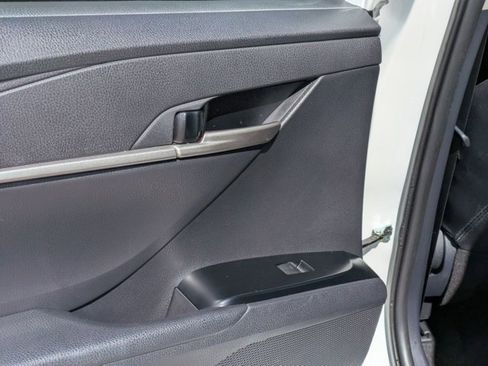 Used 2025 Toyota Camry LE image 27