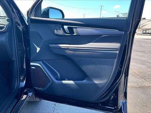 Used 2025 Buick Enclave Sport Touring image 27