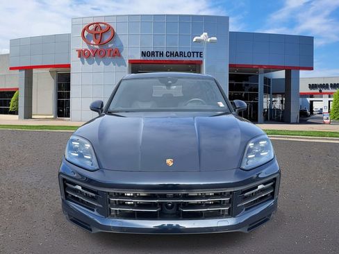 Used 2024 Porsche Cayenne image 3