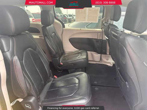Used 2017 Chrysler Pacifica Touring-L Plus FWD image 18