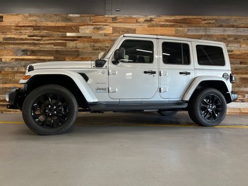 Used 2023 Jeep Wrangler Unlimited Sahara w/ Cold Weather Group AWD/4WD image 10