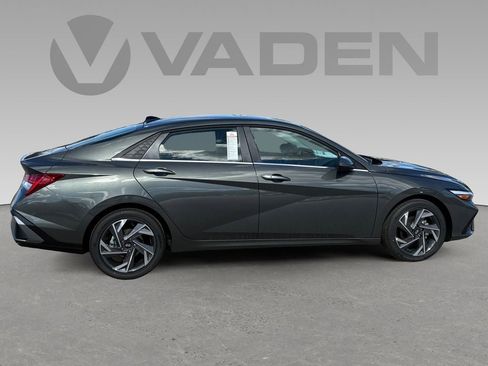 New 2026 Hyundai Elantra Limited FWD image 6