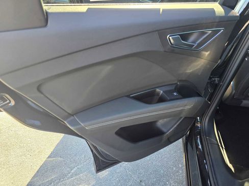 Used 2024 Audi Q4 e-tron Premium w/ Convenience Package image 20