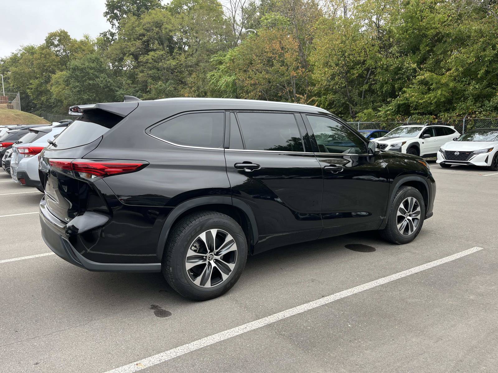 Used 2022 Toyota Highlander XLE FWD image 15