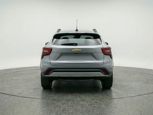 Used 2025 Chevrolet Trax LT FWD image 7