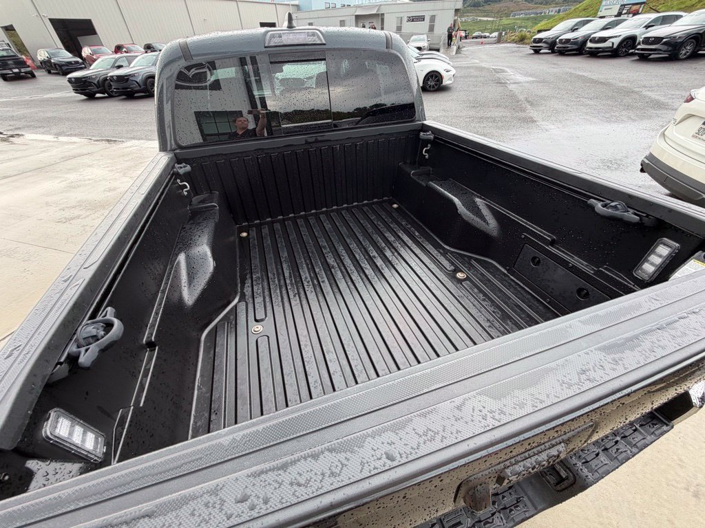 Used 2023 Toyota Tacoma SR5 AWD/4WD image 9