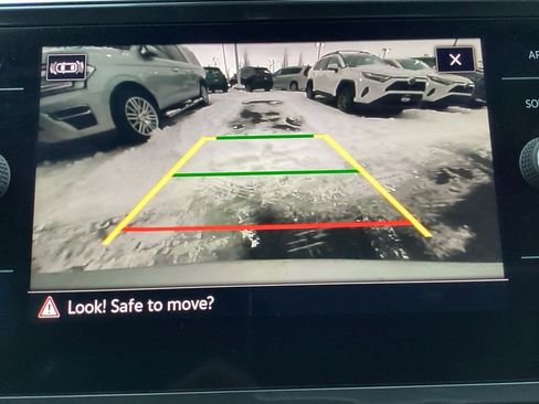 Used 2022 Volkswagen Tiguan SE image 19