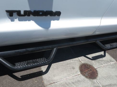 Used 2017 Toyota Tundra SR5 image 18