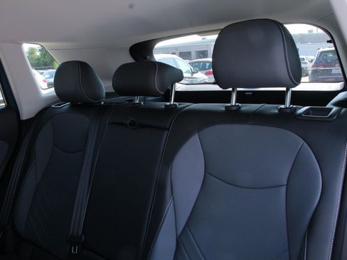 Certified 2025 Volkswagen Tiguan SE FWD image 15