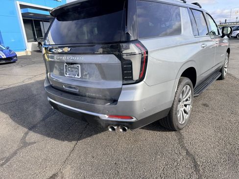 New 2026 Chevrolet Suburban Premier image 7