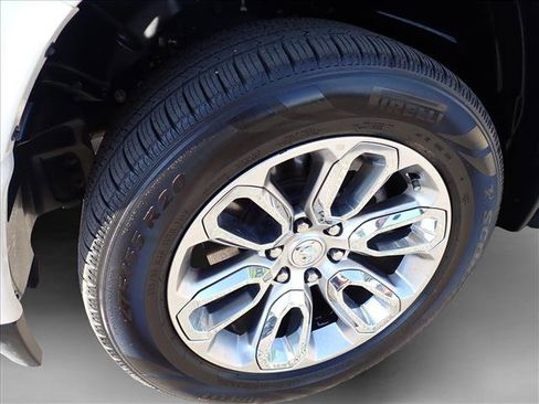 Used 2023 RAM 1500 Laramie AWD/4WD image 7