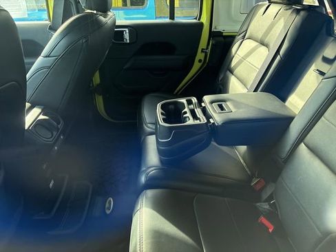 Used 2022 Jeep Wrangler Unlimited Sahara image 11